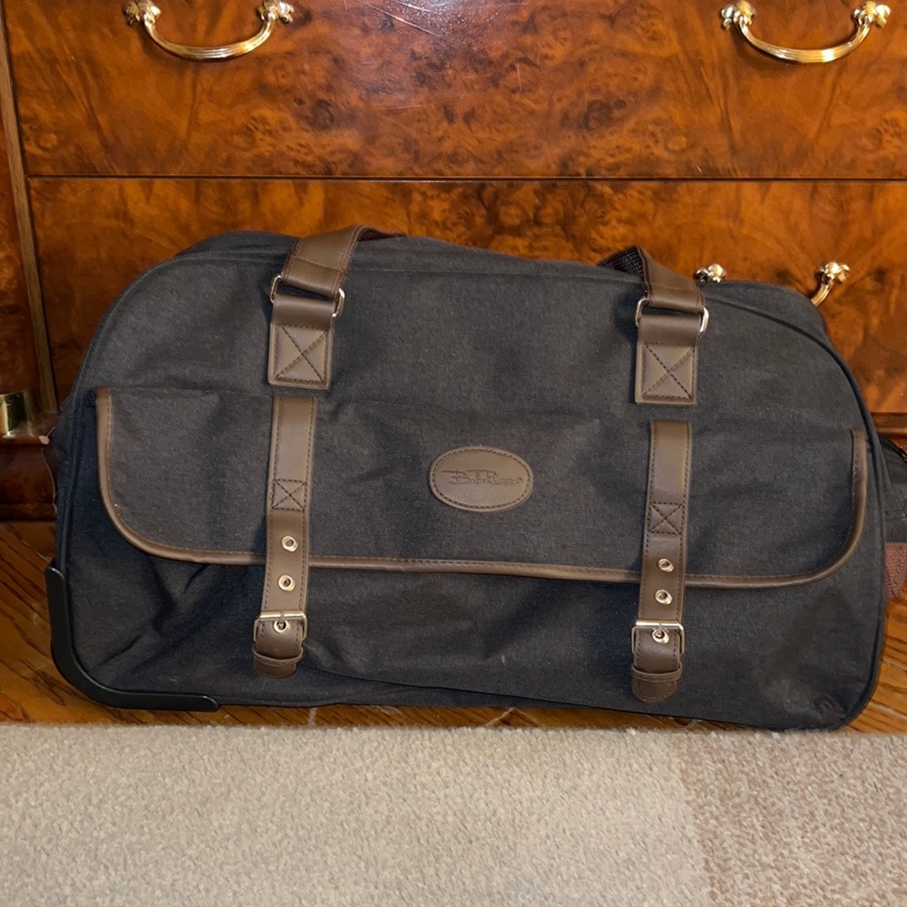 Canvas Medium Duffle Bag WITH ROLLERS FOR TRAVEL
